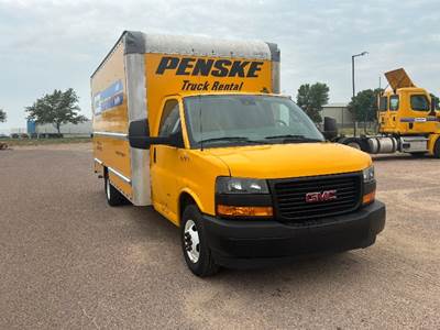 GMC G33903 Box Truck - 401HP, 6 Speed Automatic, Roll up Door