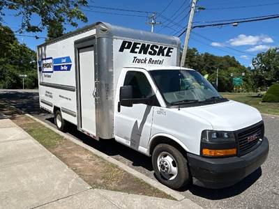 GMC G33903 Box Truck - 401HP, 6 Speed Automatic, Roll up Door