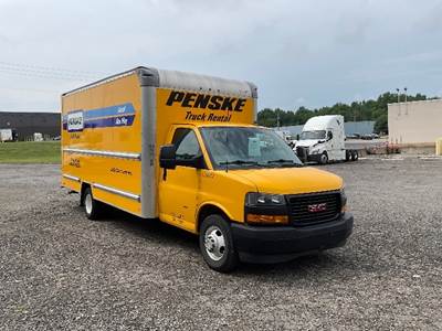GMC G33903 Box Truck - 401HP, 6 Speed Automatic, Roll up Door