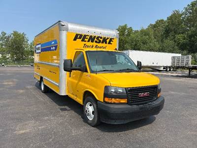 GMC G33903 Box Truck - 401HP, 6 Speed Automatic, Roll up Door