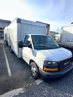 GMC G33903 Box Truck - 401HP, 6 Speed Automatic, Roll up Door