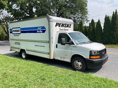 GMC G33903 Box Truck - 401HP, 6 Speed Automatic, Roll up Door