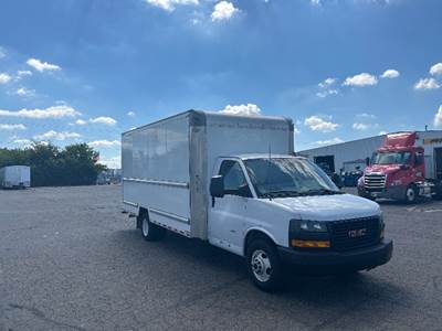 GMC G33903 Box Truck - 401HP, 6 Speed Automatic, Roll up Door