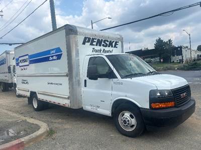 GMC G33903 Box Truck - 401HP, 6 Speed Automatic, Roll up Door
