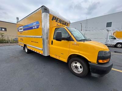 GMC G33903 Box Truck - 401HP, 6 Speed Automatic, Roll up Door