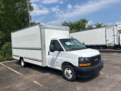 GMC G33903 Box Truck - 401HP, 6 Speed Automatic, Roll up Door