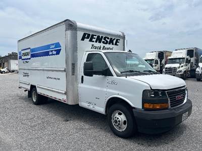 GMC G33903 Box Truck - 401HP, 6 Speed Automatic, Roll up Door