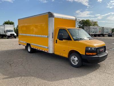 GMC G33903 Box Truck - 401HP, 6 Speed Automatic, Roll up Door