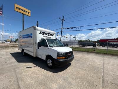 GMC G33903 Box Truck - 401HP, 6 Speed Automatic, Roll up Door
