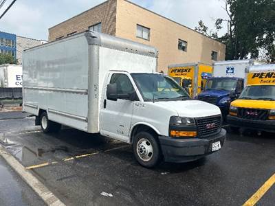 GMC G33903 Box Truck - 341HP, 6 Speed Automatic, Roll up Door