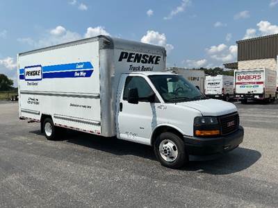 GMC G33903 Box Truck - 401HP, 6 Speed Automatic, Roll up Door