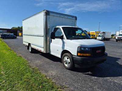 GMC G33903 Box Truck - 401HP, 6 Speed Automatic, Roll up Door