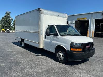 GMC G33903 Box Truck - 401HP, 6 Speed Automatic, Roll up Door