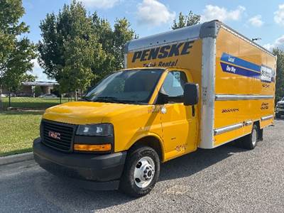 GMC G33903 Box Truck - 401HP, 6 Speed Automatic, Roll up Door