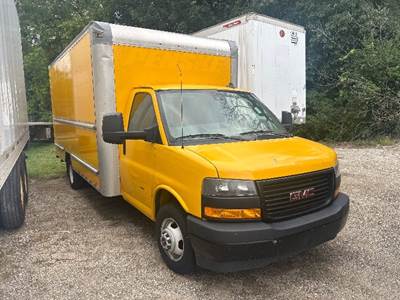 GMC G33903 Box Truck - 401HP, 6 Speed Automatic, Roll up Door