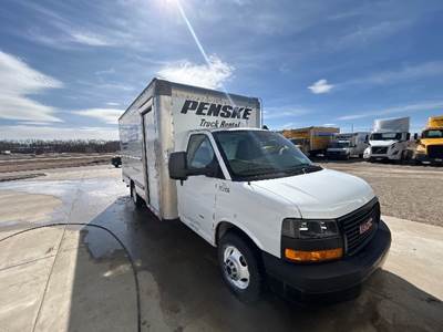 GMC G33903 Box Truck - 401HP, 6 Speed Automatic, Roll up Door