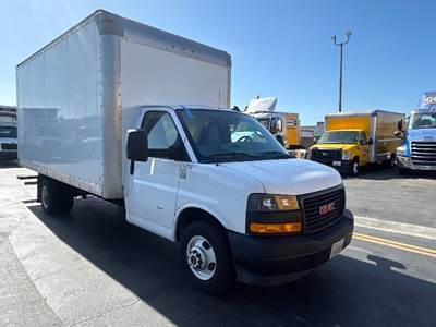 GMC G33903 Box Truck - 401HP, 6 Speed Automatic, Roll up Door