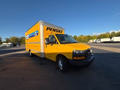 GMC G33903 Box Truck - 401HP, 6 Speed Automatic, Roll up Door