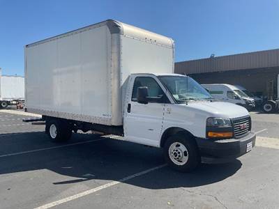 GMC G33903 Box Truck - 401HP, 6 Speed Automatic, Roll up Door