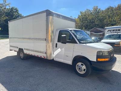 GMC G33903 Box Truck - 401HP, 6 Speed Automatic, Roll up Door