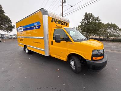 GMC G33903 Box Truck - 401HP, 6 Speed Automatic, Roll up Door