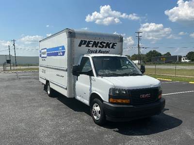 GMC G33903 Box Truck - 401HP, 6 Speed Automatic, Roll up Door
