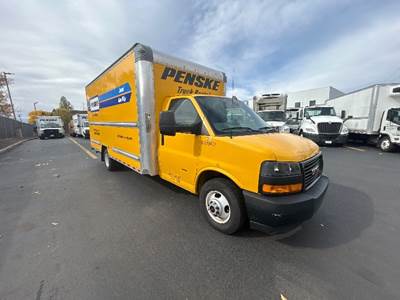 GMC G33903 Box Truck - 401HP, 6 Speed Automatic, Roll up Door