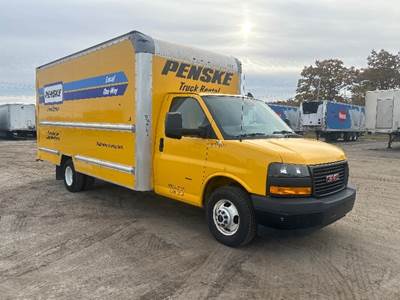 GMC G33903 Box Truck - 401HP, 6 Speed Automatic, Roll up Door