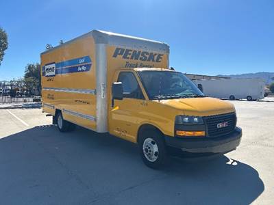 GMC G33903 Box Truck - 401HP, 6 Speed Automatic, Roll up Door