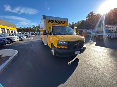 GMC G33903 Box Truck - 401HP, 6 Speed Automatic, Roll up Door