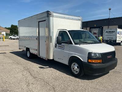GMC G33903 Box Truck - 401HP, 6 Speed Automatic, Roll up Door