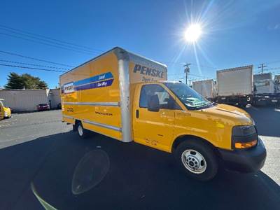 GMC G33903 Box Truck - 401HP, 6 Speed Automatic, Roll up Door