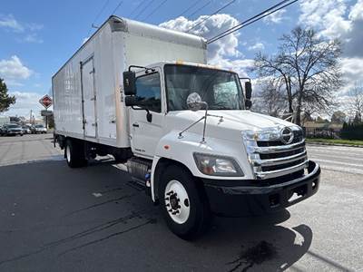 Hino 268 26 ft Box Truck - 230HP, 6 Speed Automatic, Roll up Door