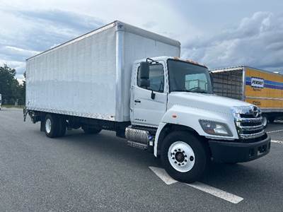 Hino 268 26 ft Box Truck - 230HP, 6 Speed Automatic, Roll up Door