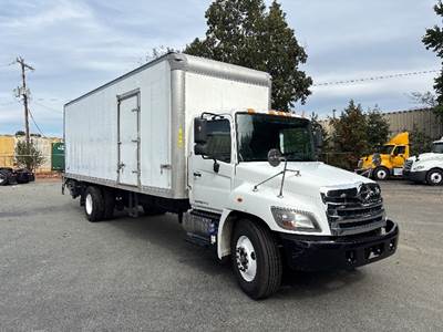 Hino 268 26 ft Box Truck - 230HP, 6 Speed Automatic, Roll up Door