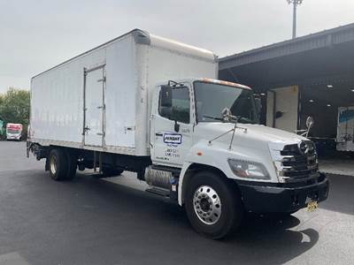 Hino 268 26 ft Box Truck - 230HP, 6 Speed Automatic, Roll up Door