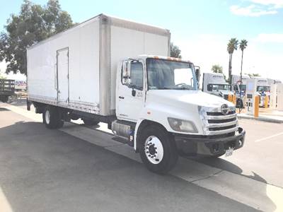 Hino 338 26 ft Box Truck - 260HP, 6 Speed Manual, Roll up Door