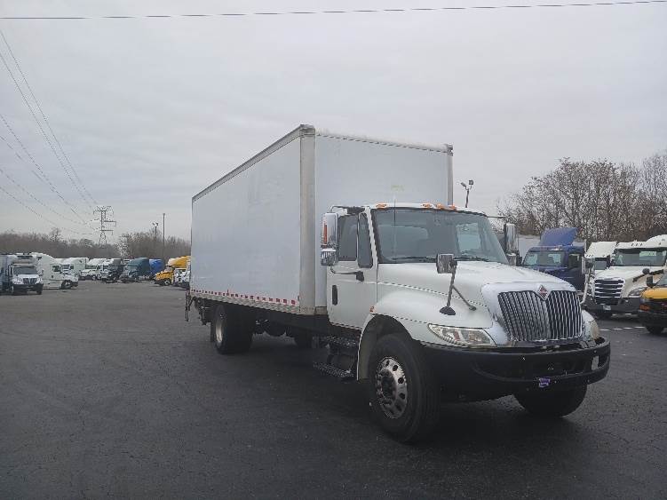 International Box Rover 2018 International 4300 Box Truck - 250HP, 7 Speed Automatic, Roll up ...