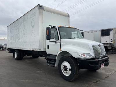 International 4300 28 ft Box Truck - 260HP, 6 Speed Automatic, Roll up Door