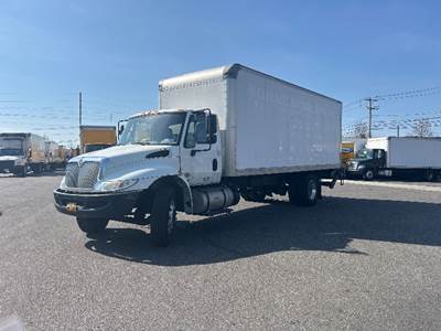 International 4300 22 ft Box Truck - 220HP, 6 Speed Automatic, Roll up Door
