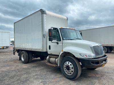 International 4300 16 ft Box Truck - 220HP, 7 Speed Automatic, Roll up Door