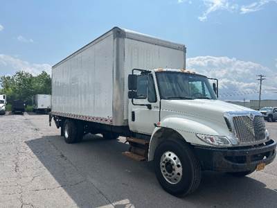 International 4300 24 ft Box Truck - 220HP, 6 Speed Automatic, Roll up Door