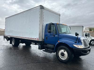 International 4300 26 ft Box Truck - 220HP, 6 Speed Automatic, Roll up Door