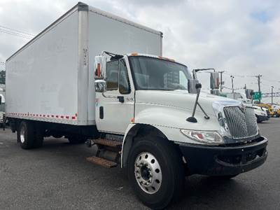 International 4300 24 ft Box Truck - 250HP, 7 Speed Automatic, Roll up Door