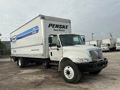 International 4300 26 ft Box Truck - 220HP, 7 Speed Automatic, Roll up Door