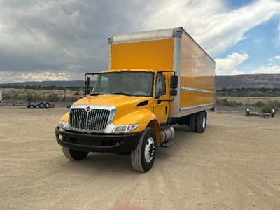International 4300 26 ft Box Truck - 220HP, 6 Speed Automatic, Roll up Door