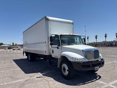 International 4300 26 ft Box Truck - 220HP, 7 Speed Automatic, Roll up Door