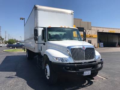 International 4300 26 ft Box Truck - 220HP, 7 Speed Automatic, Roll up Door