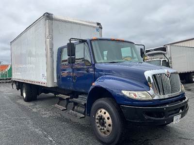 International 4300 24 ft Box Truck - 220HP, 7 Speed Automatic, Roll up Door