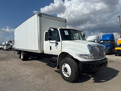 International 4300 24 ft Box Truck - 220HP, 6 Speed Automatic, Roll up Door